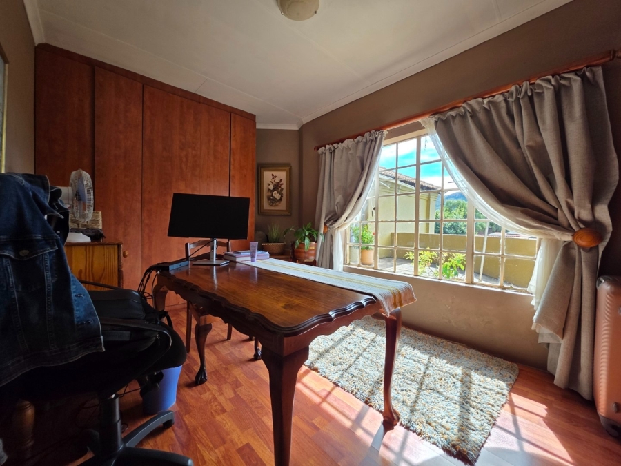 6 Bedroom Property for Sale in Olifantsnek North West
